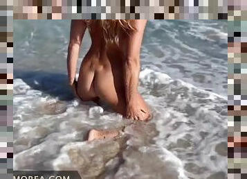 payudara-besar, orang-telanjang, umum, vagina-pussy, jenis-pornografi-milf, pantai, berambut-pirang, normal, payudara, berkedip