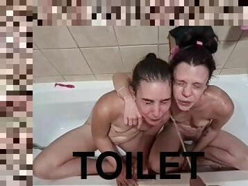 bagno, urina, amatoriali, trio, sgualdrine, pov, sperma-sulla-faccia, toilette, piccole, feticci