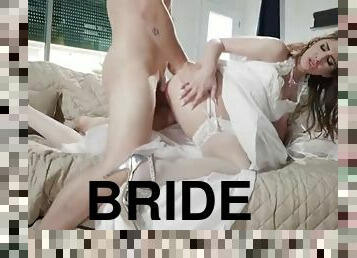 Young bride fucks the delivery boy before her wedding