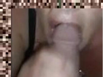 Salope milf suce la bite avec éjaculation dans sa bouche, elle avale tout ton jus