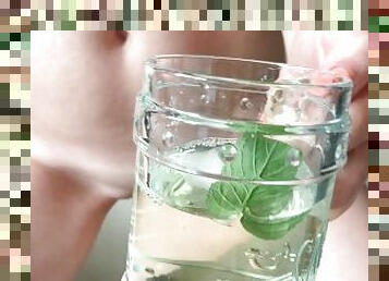 Pee cocktail with lime and mint