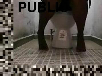 Me Toqué en Baño Público