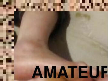 cul, amateur, ejaculation-sur-le-corps, belle-femme-ronde, pieds, ejaculation