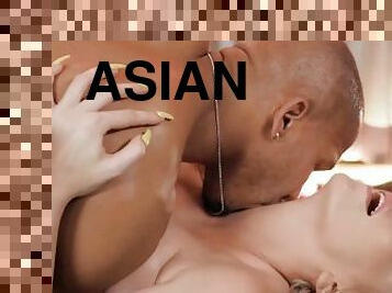 asiatisk, storatuttar, avsugning, cumshot, hardcore, porrstjärna, avrunkning, ansiktssprut, sprut, blond