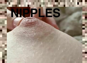 The feeling of pinching my nipples is amazing ??