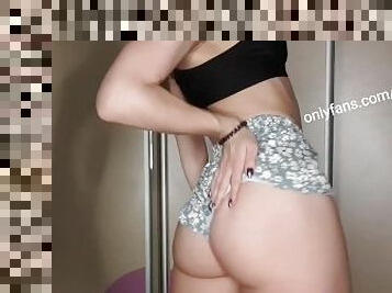 Julia hot twerking ass