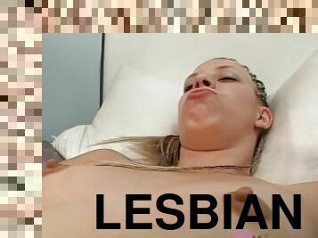 Blonde Coed Leah And Brunette Teen Lisa Suck Their Toes