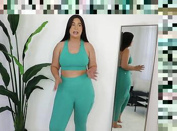 Bri Martinez - Leggings For Curvy Girls