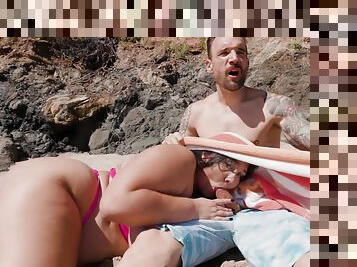 Fat brunette Jadynn Stone pleases tattooed dude on the beach