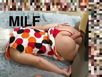 Milf spread her ass to make it easier to have anal sex