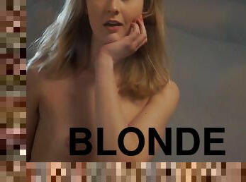 blondine, allein