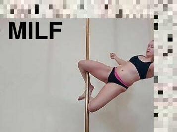 Sext milf pole dance