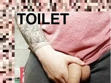 pissing, amatør, stor-pikk, homofil, toalett, fetisj, massiv, alene, baller, tattoo