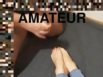 amateur, mature, ejaculation-sur-le-corps, milf, arabe, pieds, ejaculation, fétiche, jeans, branlette-avec-les-pieds