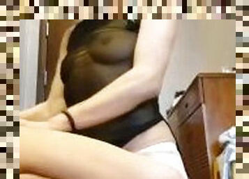 asiatic, paroasa, masturbare-masturbation, pisandu-se, pasarica, slabanoaga, tasnit, bunicuta, milf, mama