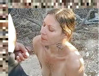 en-plein-air, public, amateur, fellation, ejaculation-sur-le-corps, milf, sur-le-visage, brunette, tatouage, petits-seins