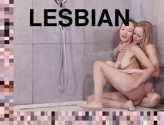 mandi, payudara-besar, lesbian-lesbian, permainan-jari, berambut-pirang, mandi-shower, berambut-cokelat