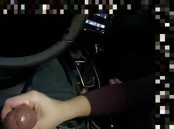 énorme, amateur, ejaculation-sur-le-corps, milf, branlette, couple, voiture, point-de-vue