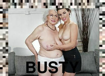 gros-nichons, chatte-pussy, granny, lesbienne, naturel, canapé, gros-seins, brunette, poupée