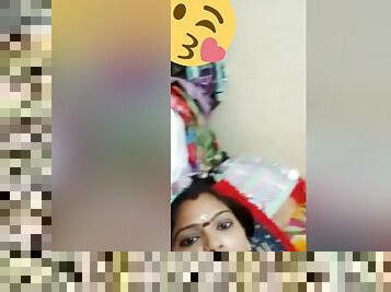 Desi Bhabhi Shows Her Pussy On Video Call