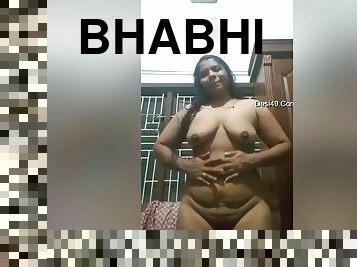 Horny Mallu Bhabhi Shows Her Boobs And Pussy Part 1