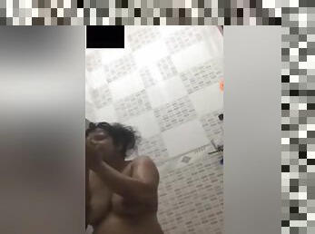 Today Exclusive- Lankan Bhabhi Showinh Bathing On Video Call