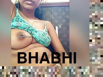 Sexy Telugu Bhabhi Shows Boobs