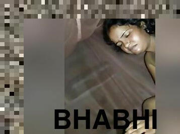 Desi Bhabhi Give Handjob