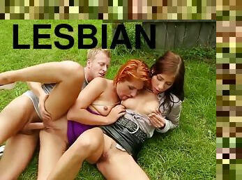 in-afara, pisandu-se, lesbiana, sex-in-trei, lenjerie, pirsing, fetish, tatuaj