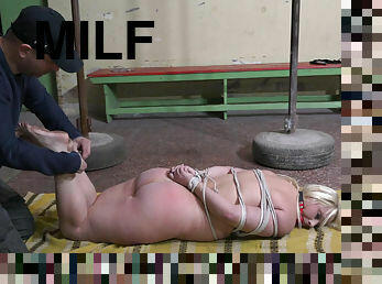 Bullying and BDSM of MILF Lilith Lee