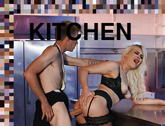 Bitch Gina Varney gets a huge dick in the kitchen