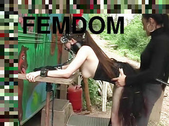 gros-nichons, en-plein-air, lesbienne, allemand, bdsm, naturel, kinky, seins, fétiche, latex