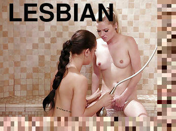 kylpy, pillu-pussy, lesbo-lesbian, teini, suuteleminen, luonnollinen, lävistetty, pikkuinen, suihku, voikka