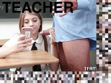 Long haired spinner Alyce Anderson enjoys fucking her teacher