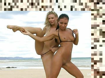 naked babes on the beach - driving me mad!
