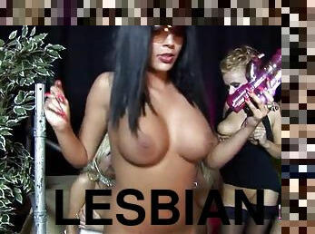 in-afara, lesbiana