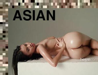 Beautiful asian babe Sowan - Oily Body