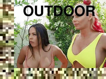 Phoenix Marie & Luna Star in outdoor 3some