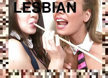 lesbisk, tenåring, leke, bdsm, føtter, strømper-stockings, ung-18, høyskole, fetisj, lollipop