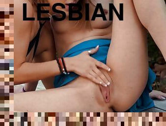 на-свіжому-повітрі, лесбіянка-lesbian, поцілунки, молода-18