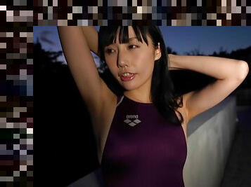 Japanese sex queen poses in swimming suits and T-shirt