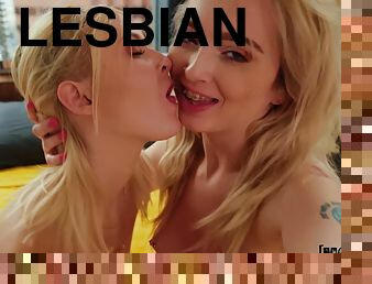 כוס-pussy, רזה, לסבית-lesbian, הארדקור, לעשות-עם-האצבע, בלונדיני, מנוקב, מגולח, קעקוע, ציצים-קטנים