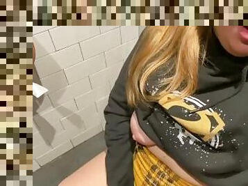 I FILM MYSELF WHILE I MASTURBATING IN PUBLIC TOILET