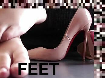Sexy feet show!