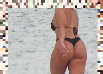 Tanned MILF with big ass on the beach