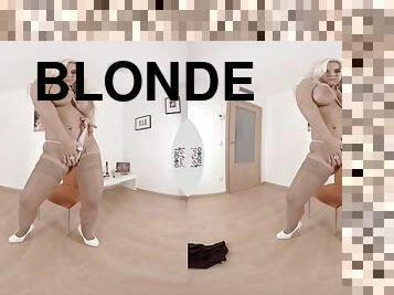 Fesser blondie strips for you!