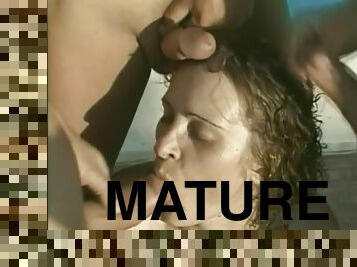 en-plein-air, mature, ejaculation-sur-le-corps, gangbang