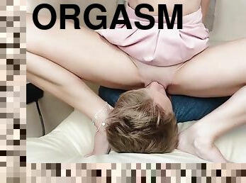 FIT ROOMMATE - Facesitting to orgasm - MrPussyLicking