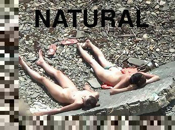 Babes are lying on the stones naked