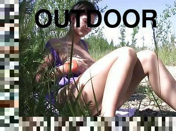 Outdoor finger fucking pleasures for Nicoletta H